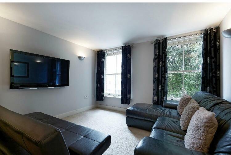 Copperfield Apartment *