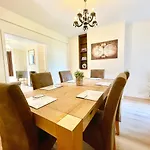 Home Near Canterbury City Centre Greta For Families, Contractors Or Holidays! Sleeps 5
