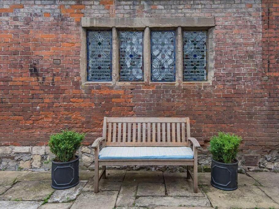 Townhouse With Cathedral Views * Canterbury