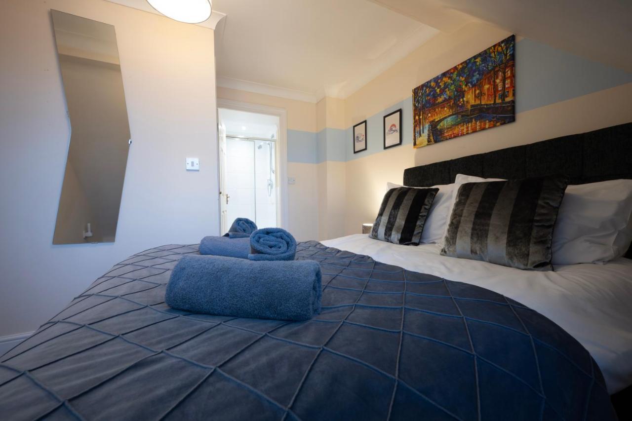 The Copperfield - Modern 4 Bed House With Parking * Canterbury