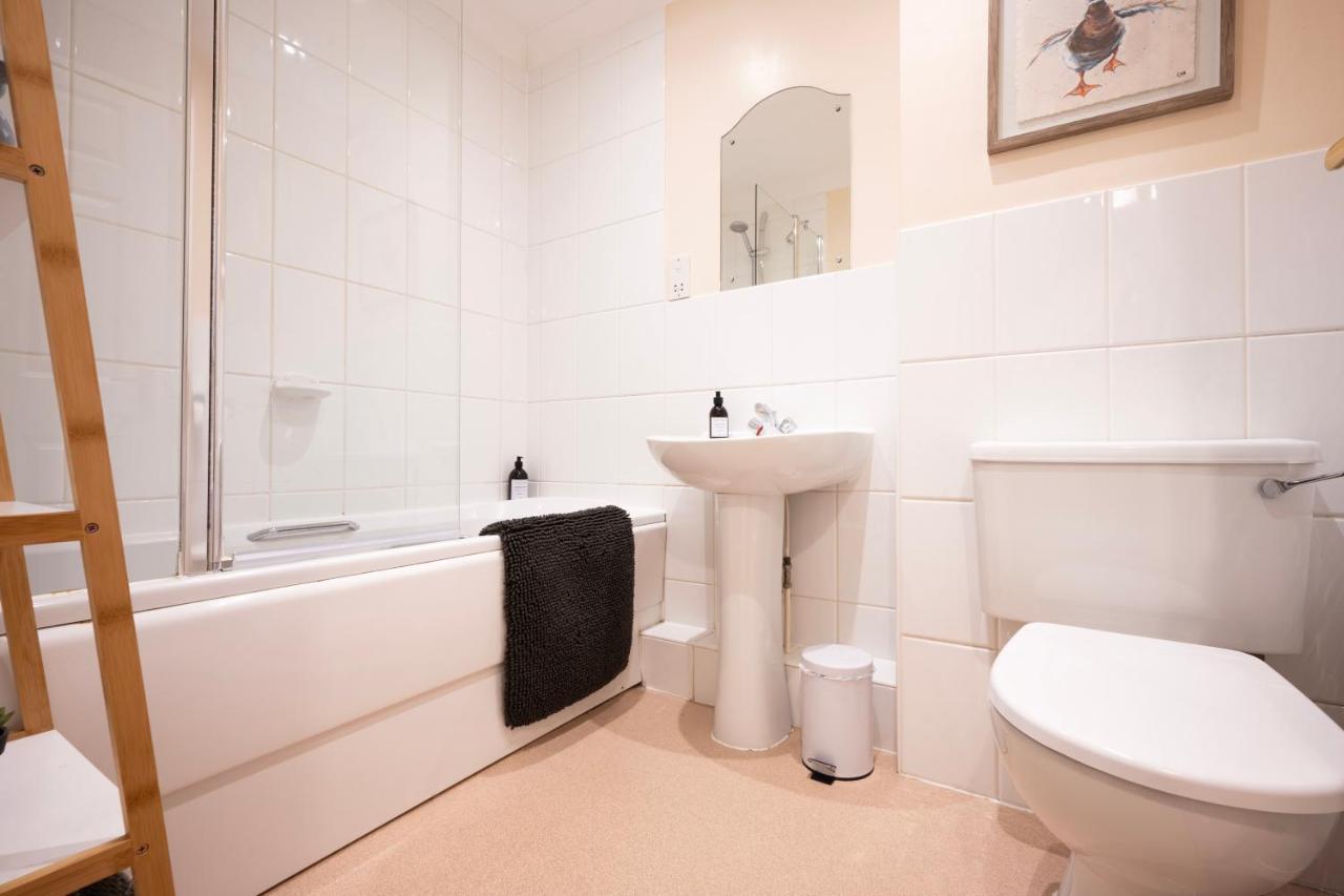 The Copperfield - Modern 4 Bed House With Parking