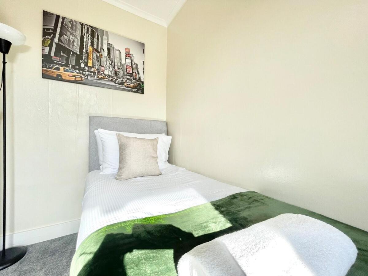 Near Centre Greta For Families, Contractors Or Holidays! Sleeps 5 Casa de férias *