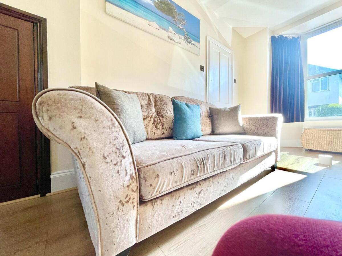 Near Centre Greta For Families, Contractors Or Holidays! Sleeps 5