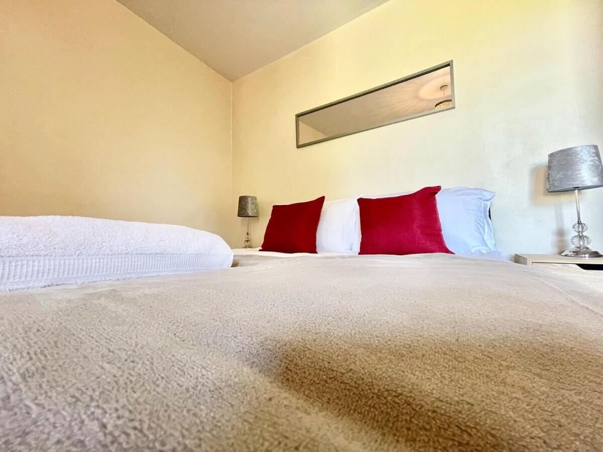Near Centre Greta For Families, Contractors Or Holidays! Sleeps 5 Casa de férias